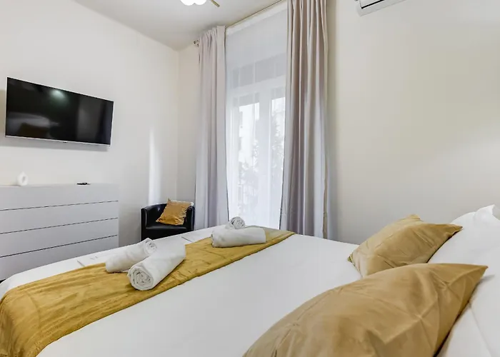 Vivilo Collection - Astura Modern Apartment *