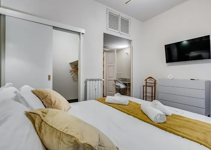 Vivilo Collection - Astura Modern Apartment Rome