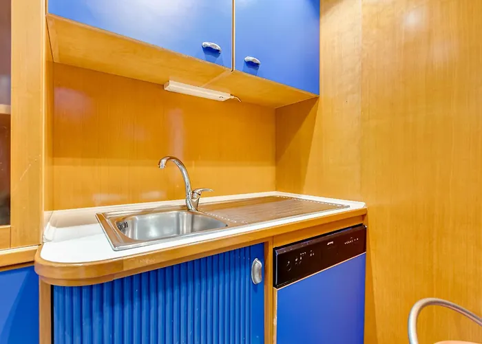 Vivilo Collection - Astura Modern Apartment Rome
