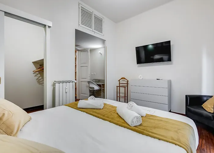 Vivilo Collection - Astura Modern Apartment *